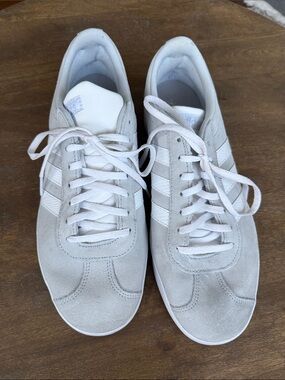 Adidas Women’s VL Court 2.0 Sneaker Grey and White US 10